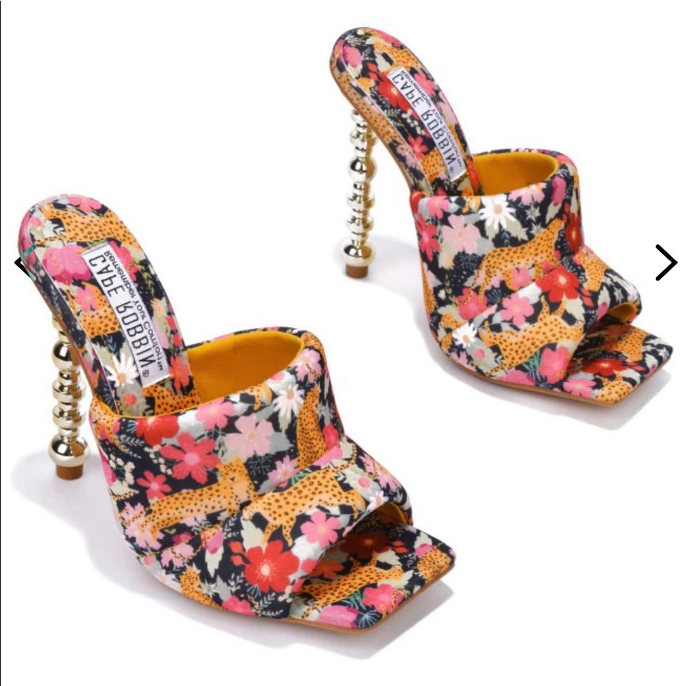 NWB Flowery mule heels 🌸🌺
